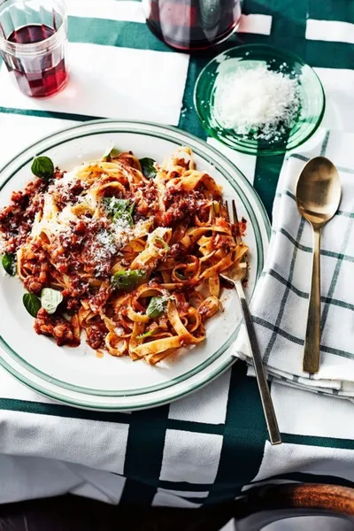 Tagliatelle met sugo bugiardo